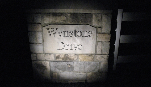 Wynstone_Drive_Sign_at_Night.jpg